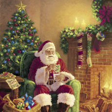Der Weihnachtsmann sitzt am Kamin mit einem Glas Milch und einem Plätzchen in der Hand