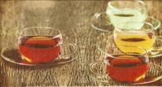 Bunte Tassen mit Tee - Colorful cups with tea - Tasses colorées avec du thé