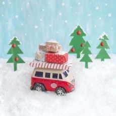 Kleiner VW-Bus, Bulli mit Geschenken im Schnee - Little VW bus, Bulli with gifts in the snow - Petit bus VW, Bulli avec des cadeaux dans la neige