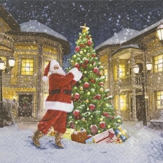 Weihnachtsmann schmückt einen Weihnachtsbaum mitten in der Stadt - Santa Claus decorates a Christmas tree in the middle of the city - Le père Noël décore un sapin de Noël au milieu de la ville
