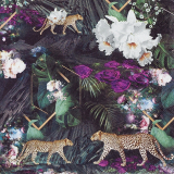 Drei elegante Leoparden im Blatt und Blütenmeer