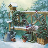 Vier Blaumeisen besuchen einen weihnachtlich dekorierten Garten