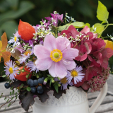 Wunderschöner Herbststrauss mit Hortensien, Annemonen, Fetthenne und anderen schönen Blumen