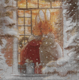 Verliebtes Hasenpaar steht am verschneiten Fenster mit drei Geschenken