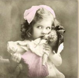 Mädchen mit Puppe - Girl with Doll - Fille avec poupée