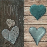 Herzen vor einer Holzwand - Hearts in front of a wooden wall - Coeurs devant un mur en bois