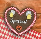 Oktoberfest, Herz mit Brezel & Bier auf Holzplanke mit Tischdecke - Oktoberfest, heart with pretzel & beer on wooden plank with tablecloth - Oktoberfest, coeur avec bretzel & bière sur planche de bois